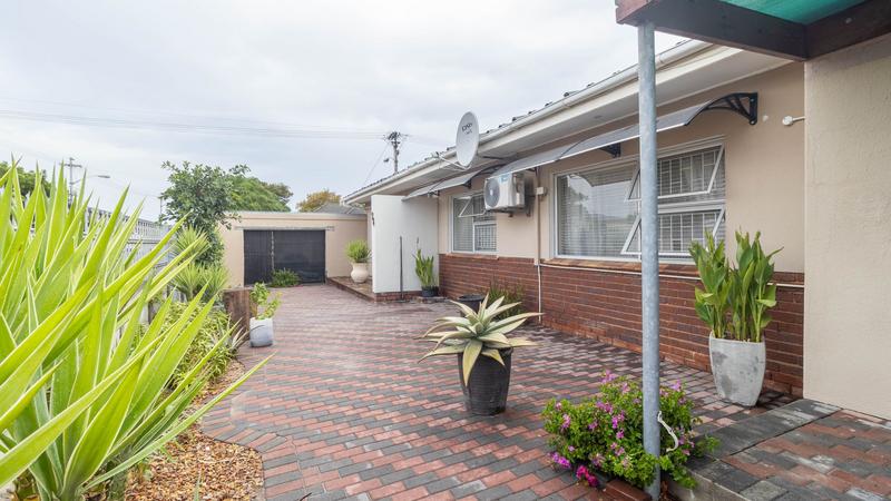 5 Bedroom Property for Sale in De Kuilen Western Cape